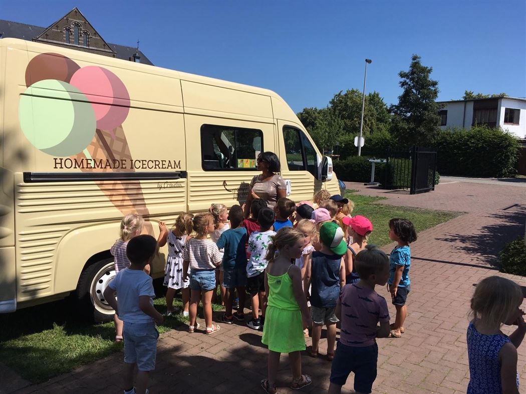 Treintje voor de kleuters en een ijsje voor alle leerlingen